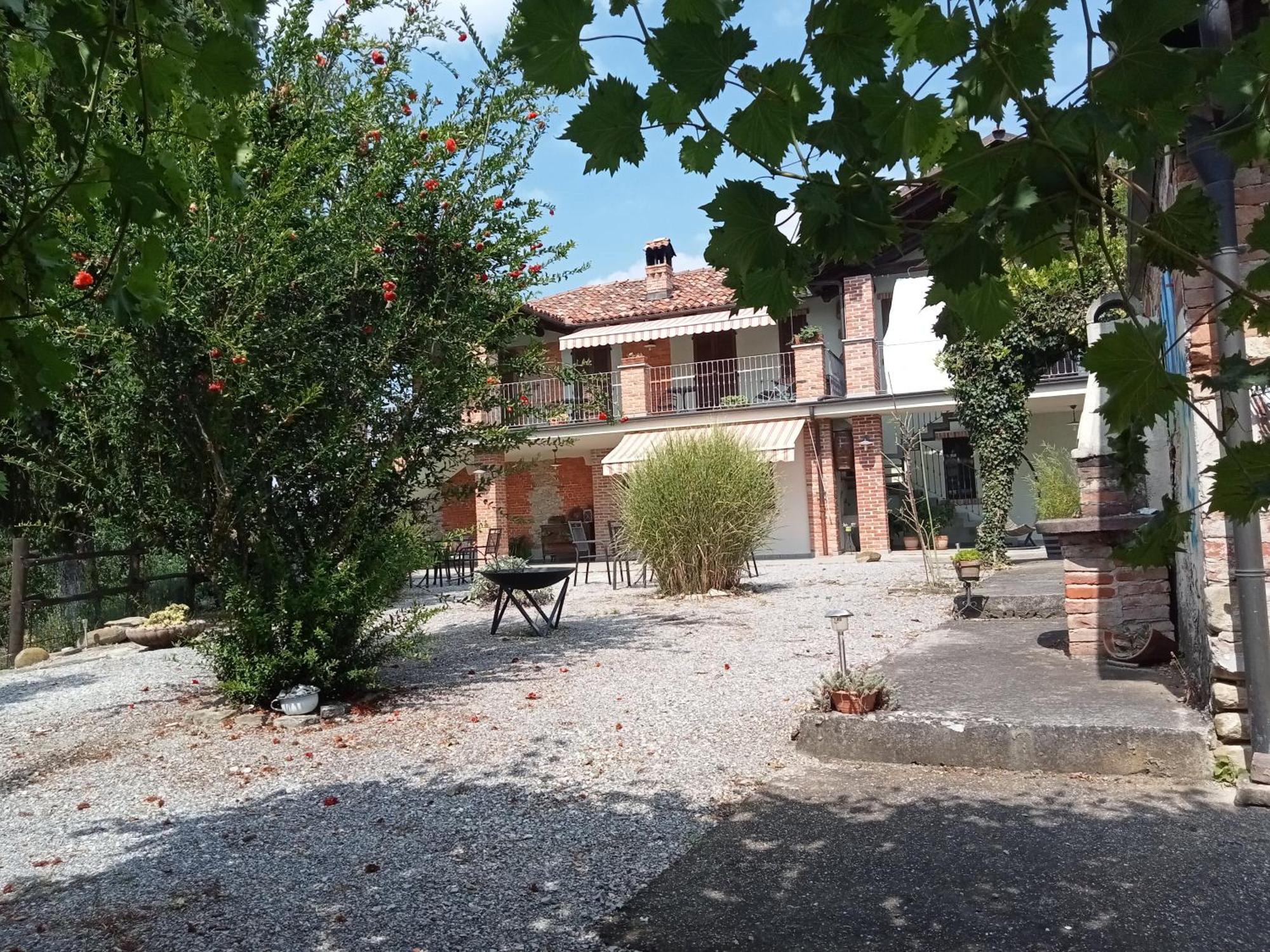 Agriturismo Bric Di Gai Monforte dʼAlba Habitación foto