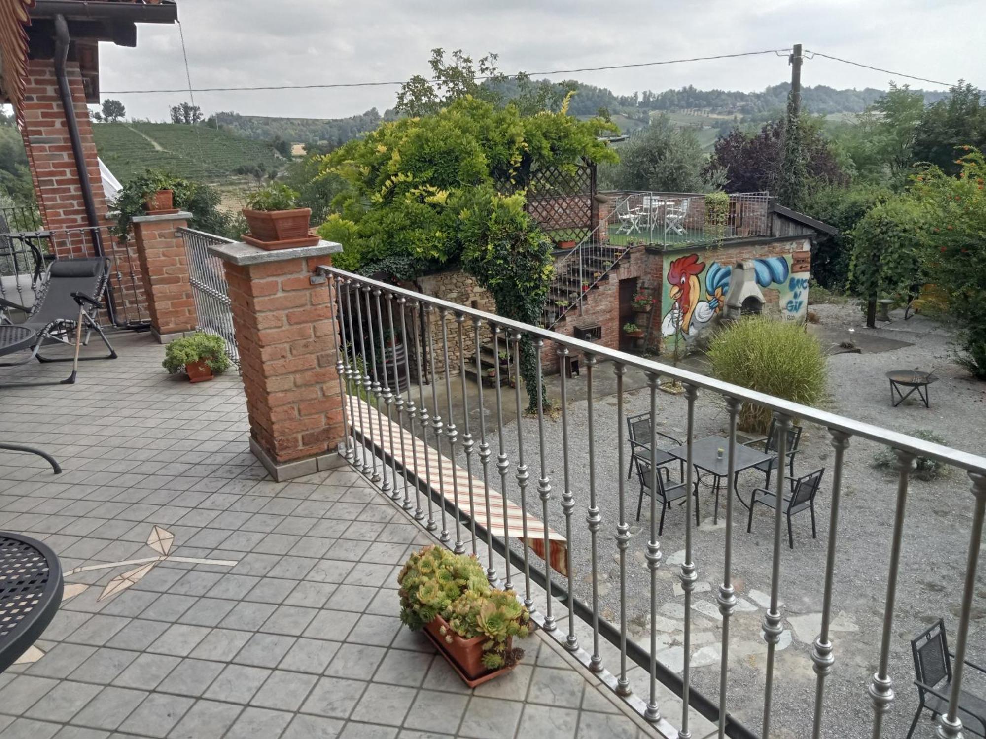 Agriturismo Bric Di Gai Monforte dʼAlba Habitación foto
